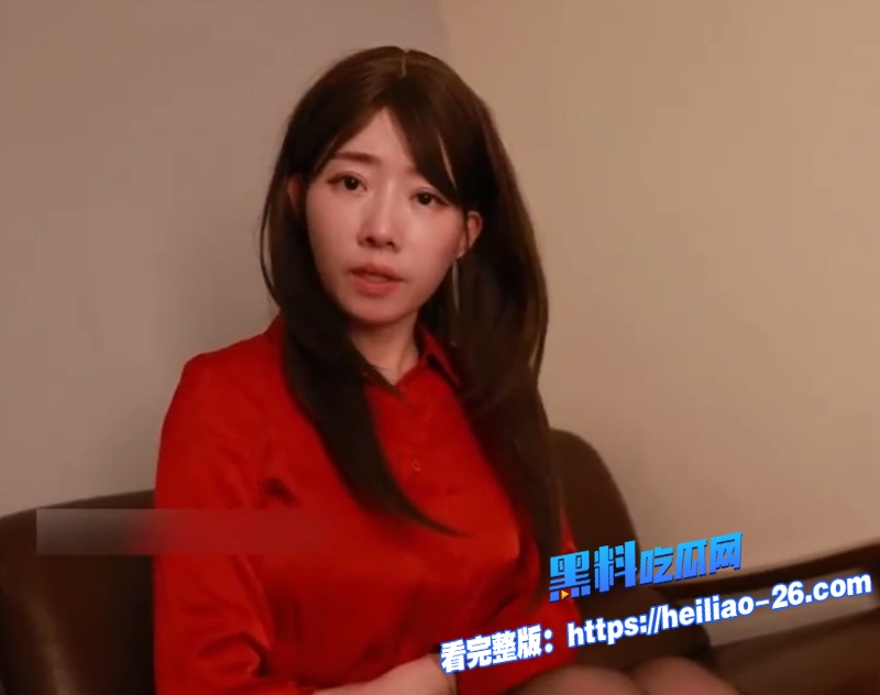 顶级颜值反差女神偷窥美艳女上司裙底风光被抓现行1