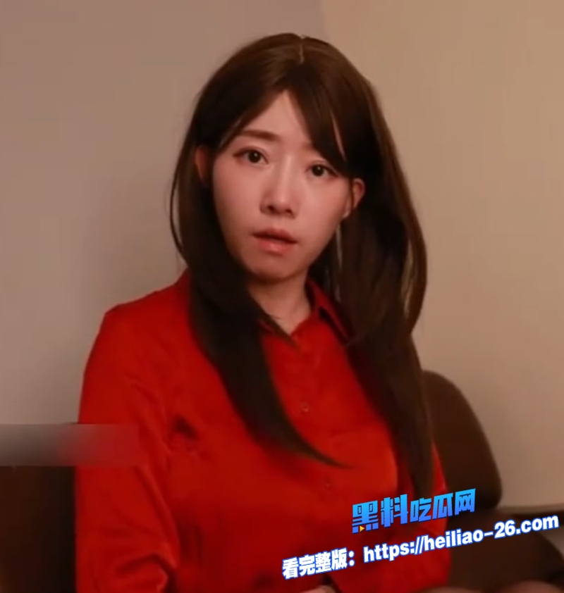顶级颜值反差女神偷窥美艳女上司裙底风光被抓现行2