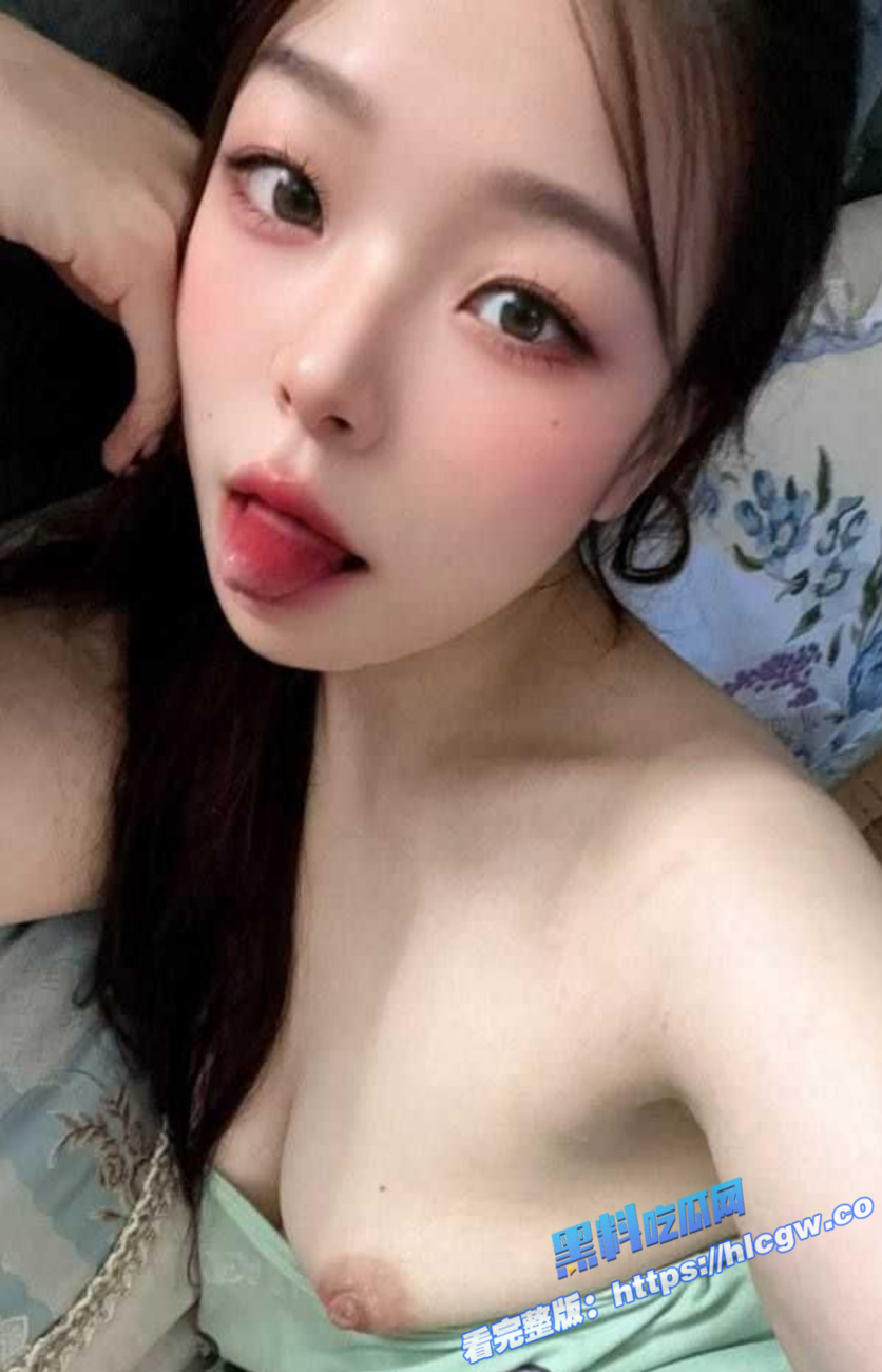 贵州师范大学 杨怡真 被人爆出大量不雅照片 骚的舔自己脚趾！图2