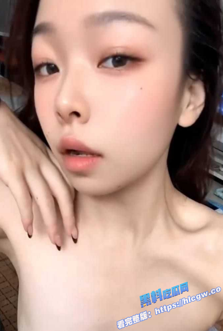 贵州师范大学 杨怡真 被人爆出大量不雅照片 骚的舔自己脚趾！图3