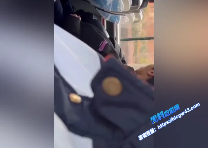 山东潍坊 学生情侣 在校车上口爆被同学拍摄视频流出 现在的学生简直旁若无人属实炸裂1