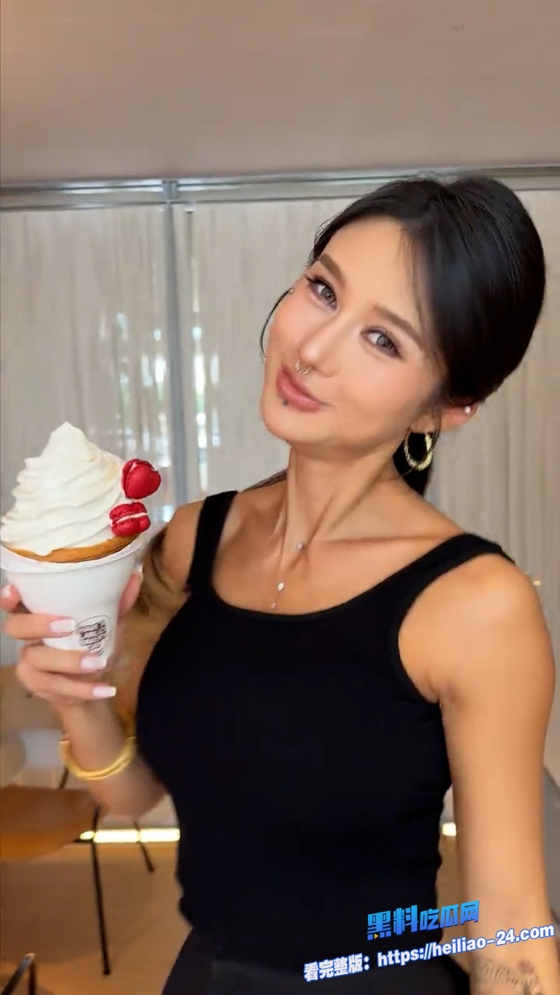 抖音黑皮宝妈凯西小树洞舌钉唇钉鼻钉齐上阵直播脱衣自慰各种大尺度福利视频泄漏 7 抖音黑皮宝妈凯西小树洞舌钉唇钉鼻钉齐上阵直播脱衣自慰各种大尺度福利视频泄漏 7