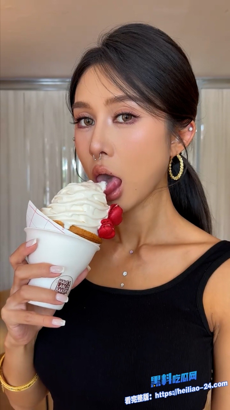 抖音黑皮宝妈凯西小树洞舌钉唇钉鼻钉齐上阵直播脱衣自慰各种大尺度福利视频泄漏 8 抖音黑皮宝妈凯西小树洞舌钉唇钉鼻钉齐上阵直播脱衣自慰各种大尺度福利视频泄漏 8