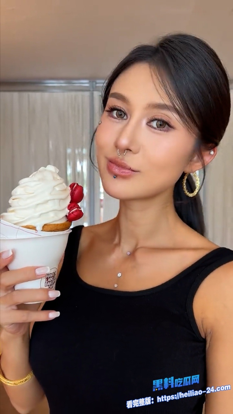 抖音黑皮宝妈凯西小树洞舌钉唇钉鼻钉齐上阵直播脱衣自慰各种大尺度福利视频泄漏 10 抖音黑皮宝妈凯西小树洞舌钉唇钉鼻钉齐上阵直播脱衣自慰各种大尺度福利视频泄漏 10