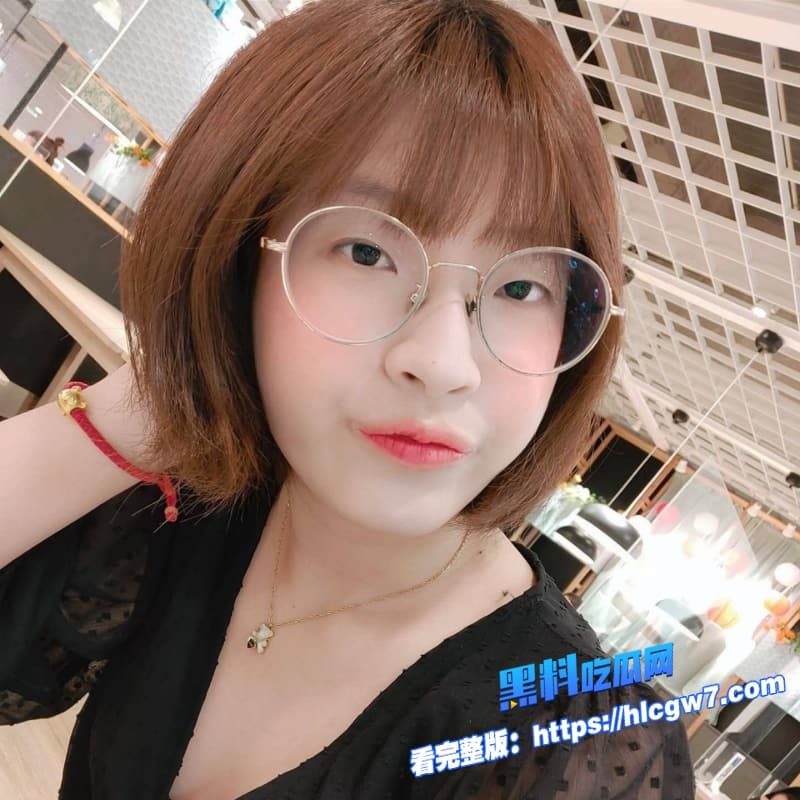 台湾短发眼镜妹林霜渟清纯嫩妹变成反差母狗背着男友在酒店和小三偷情视频流出5 台湾短发眼镜妹林霜渟清纯嫩妹变成反差母狗背着男友在酒店和小三偷情视频流出5