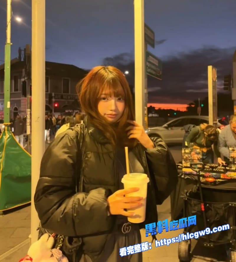辣妹炮友约会先打炮后吃饭全自动蜜桃臀翘起狂撸肉棒狂喊爸爸用力干我 1