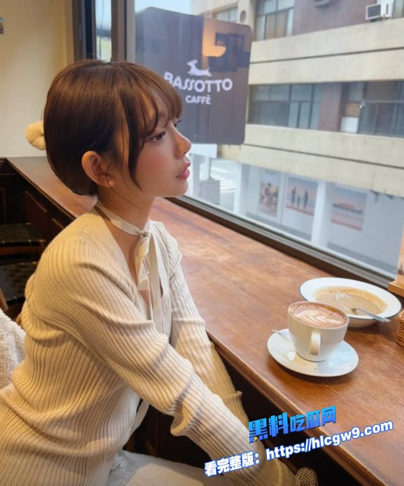 辣妹炮友约会先打炮后吃饭全自动蜜桃臀翘起狂撸肉棒狂喊爸爸用力干我 3