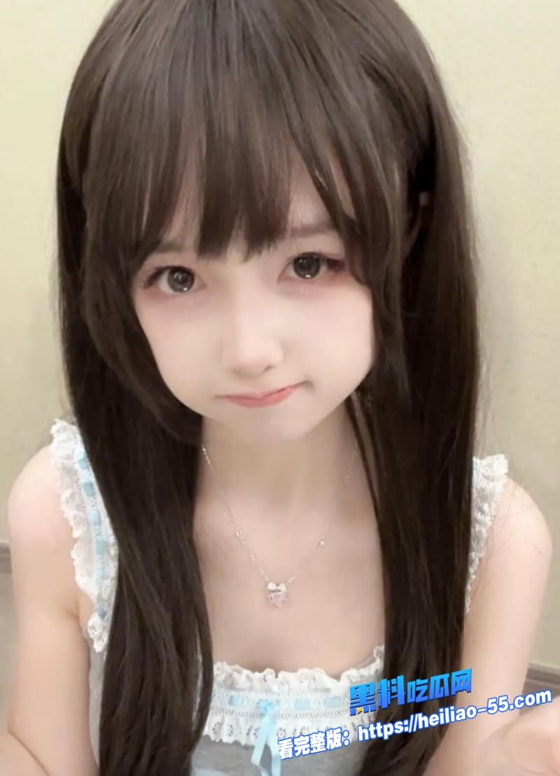 真实兄妹乱伦趁父母不在家哥哥强行插入正在打游戏开麦的妹妹极品白虎嫩穴看的人下面真的受不了1 真实兄妹乱伦趁父母不在家哥哥强行插入正在打游戏开麦的妹妹极品白虎嫩穴看的人下面真的受不了1