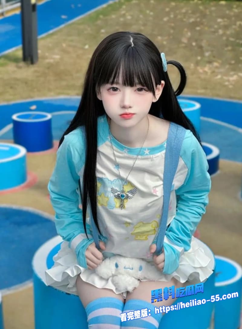 真实兄妹乱伦趁父母不在家哥哥强行插入正在打游戏开麦的妹妹极品白虎嫩穴看的人下面真的受不了4 真实兄妹乱伦趁父母不在家哥哥强行插入正在打游戏开麦的妹妹极品白虎嫩穴看的人下面真的受不了4