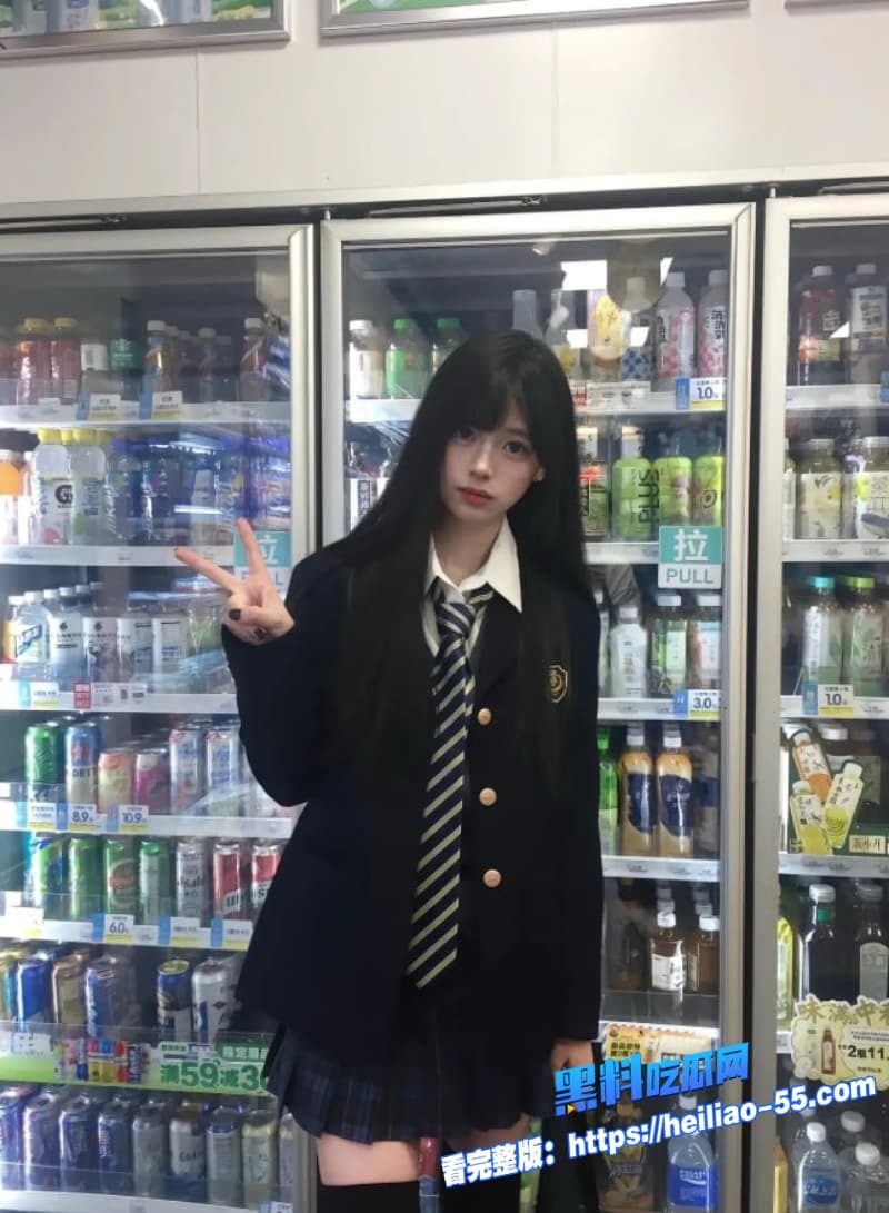 真实兄妹乱伦趁父母不在家哥哥强行插入正在打游戏开麦的妹妹极品白虎嫩穴看的人下面真的受不了6 真实兄妹乱伦趁父母不在家哥哥强行插入正在打游戏开麦的妹妹极品白虎嫩穴看的人下面真的受不了6