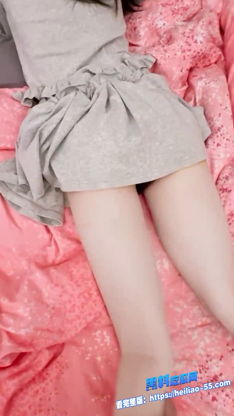 真实兄妹乱伦趁父母不在家哥哥强行插入正在打游戏开麦的妹妹极品白虎嫩穴看的人下面真的受不了8 真实兄妹乱伦趁父母不在家哥哥强行插入正在打游戏开麦的妹妹极品白虎嫩穴看的人下面真的受不了8