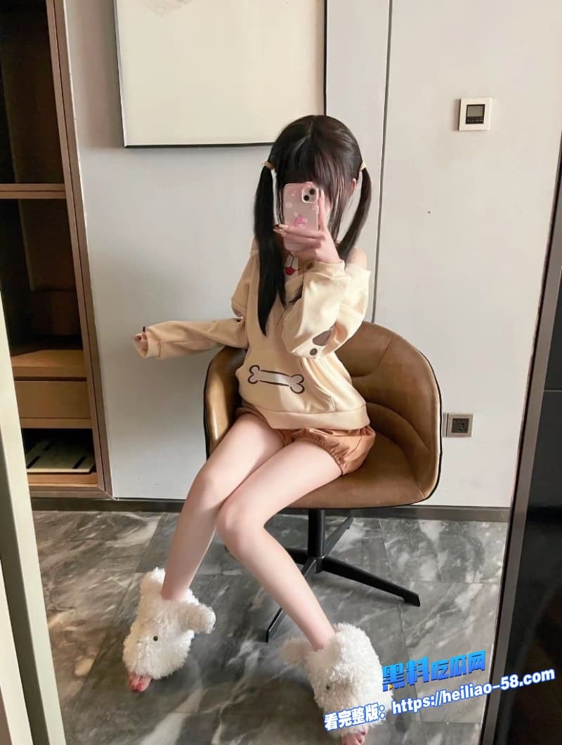 推特高颜值极品萝莉小小呆做爱自拍合集白虎嫩穴遭男友各种姿势疯狂打桩网友直呼受不了2