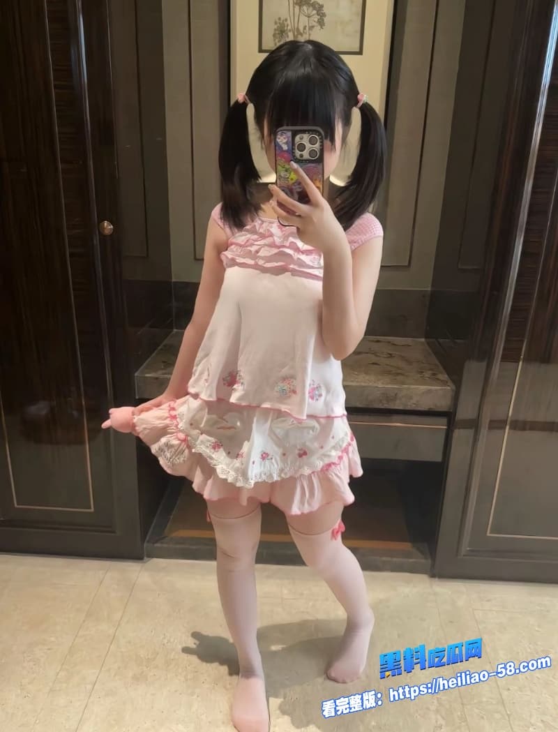 推特高颜值极品萝莉小小呆做爱自拍合集白虎嫩穴遭男友各种姿势疯狂打桩网友直呼受不了8