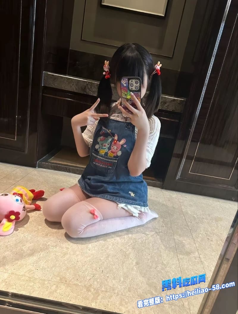 推特高颜值极品萝莉小小呆做爱自拍合集白虎嫩穴遭男友各种姿势疯狂打桩网友直呼受不了9
