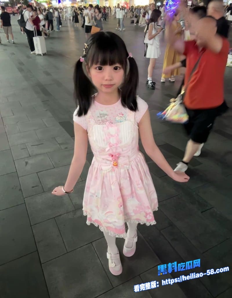 推特高颜值极品萝莉小小呆做爱自拍合集白虎嫩穴遭男友各种姿势疯狂打桩网友直呼受不了18