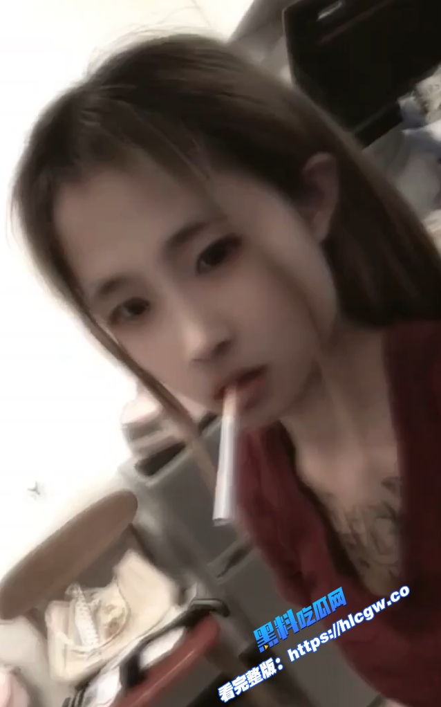 精神小妹狂野1v7，口交性爱轮番轰炸，淫乱场面放荡至极，迎战七人呻吟不止，挑逗极限炸裂，震撼眼球！图1