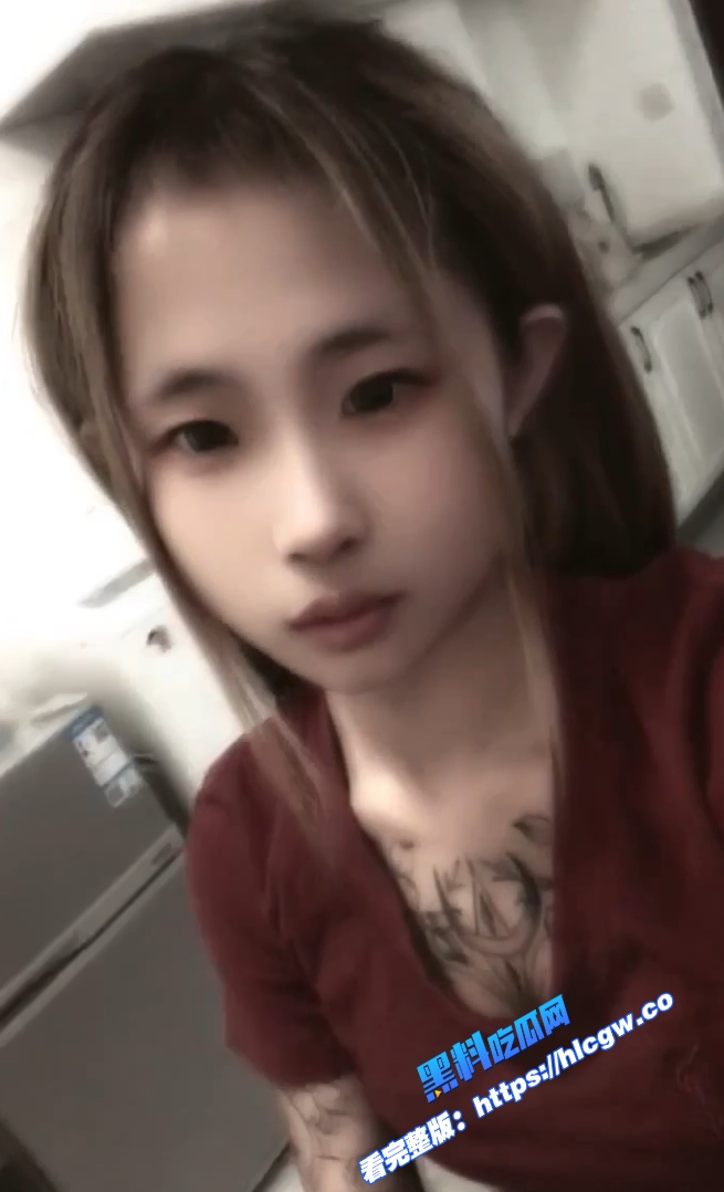 精神小妹狂野1v7，口交性爱轮番轰炸，淫乱场面放荡至极，迎战七人呻吟不止，挑逗极限炸裂，震撼眼球！图2