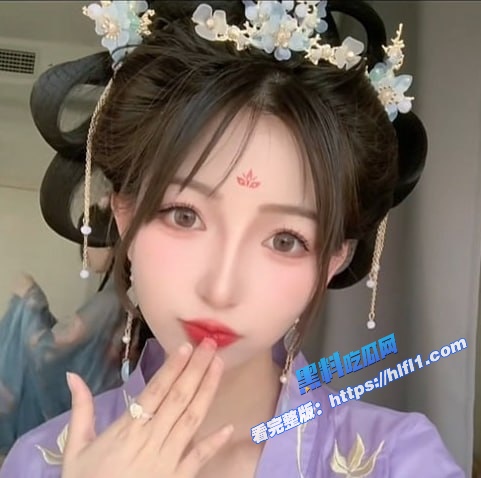 B站美女博主 猫小娴 下海接金主高价定制 各种制服诱惑三点全露 表演呻吟勾人心魄！2