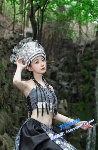 B站美女博主 猫小娴 下海接金主高价定制 各种制服诱惑三点全露 表演呻吟勾人心魄！5