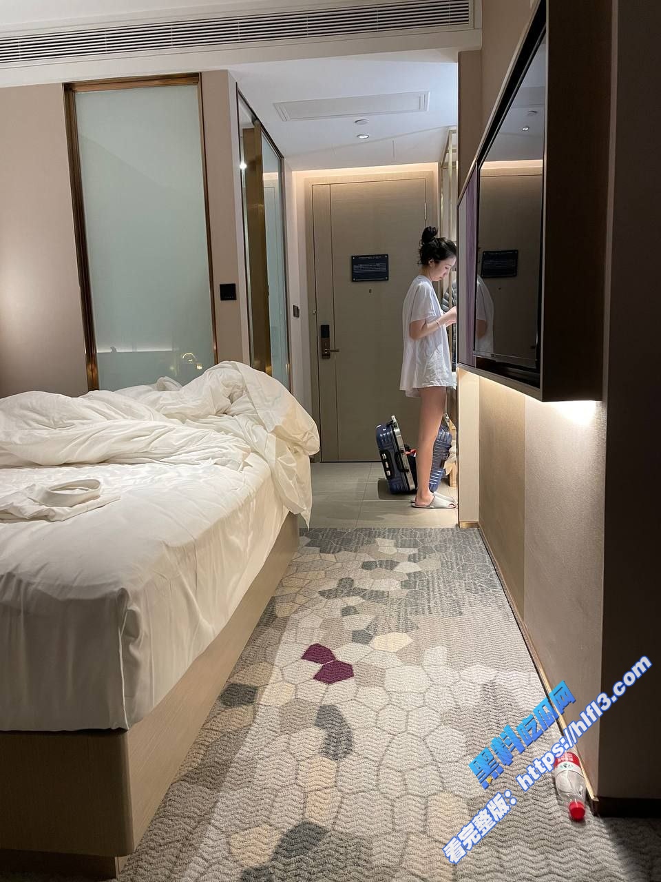 中国音乐学院女大学生 王雨辰 被富二代强行拍摄记录性爱视频 被富二代后入无套内射！7
