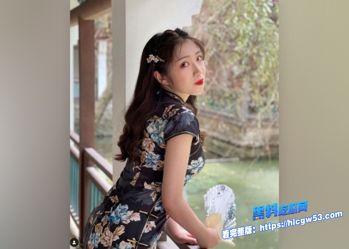 知名IG网红不雅啪啪视频流出照片里清纯女神私下里是淫荡母狗深情口嗦龟头看的人鸡儿梆硬 图4WH700x500px 知名IG网红不雅啪啪视频流出照片里清纯女神私下里是淫荡母狗深情口嗦龟头看的人鸡儿梆硬 图4WH700x500px