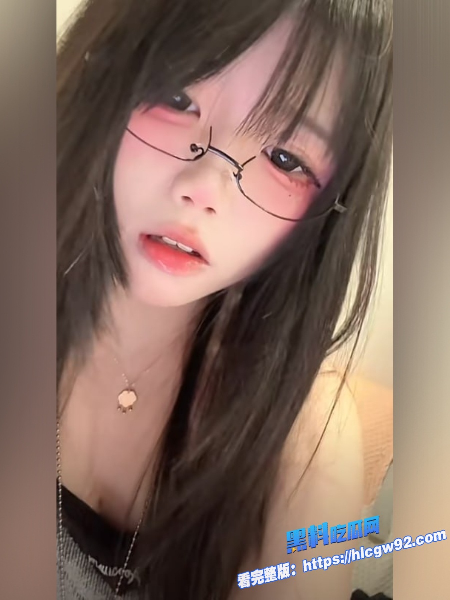 抖音超甜萝莉网红幸酱露脸定制私拍 6 抖音超甜萝莉网红幸酱露脸定制私拍 6
