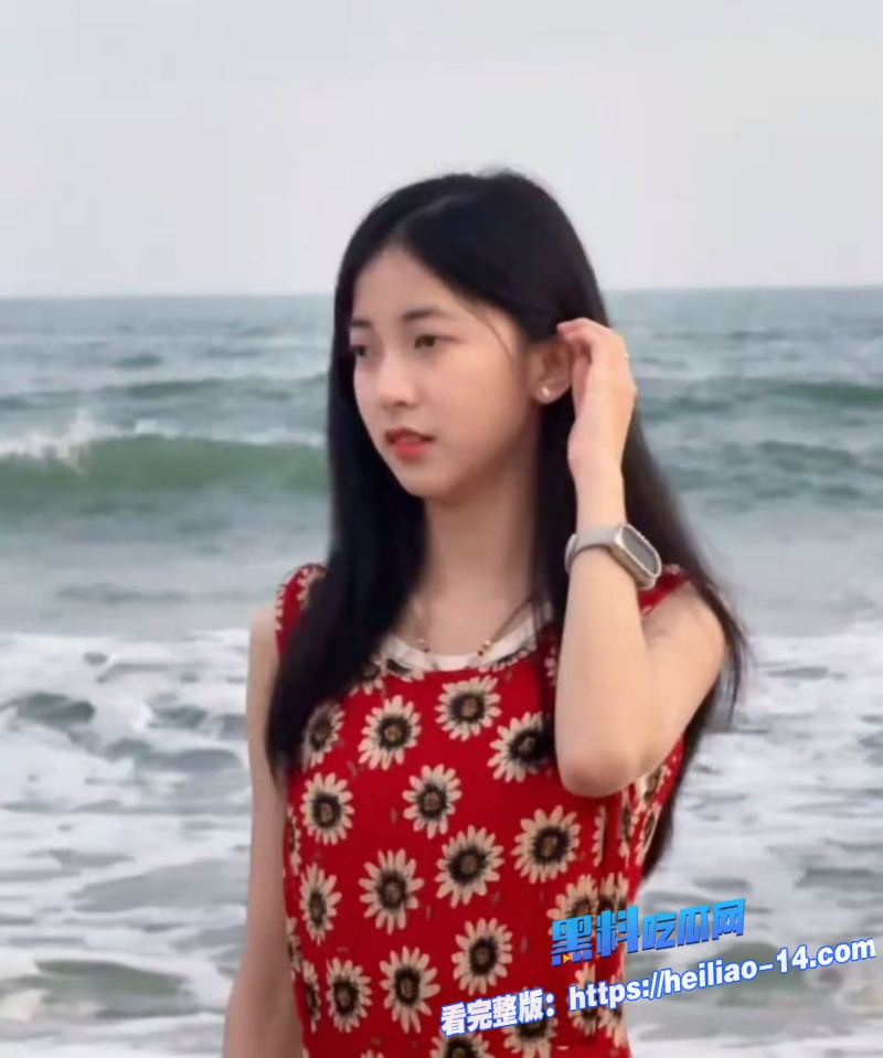 潜规则女秘书为提前转正深夜加班被禽兽老板按在床上强行内射4