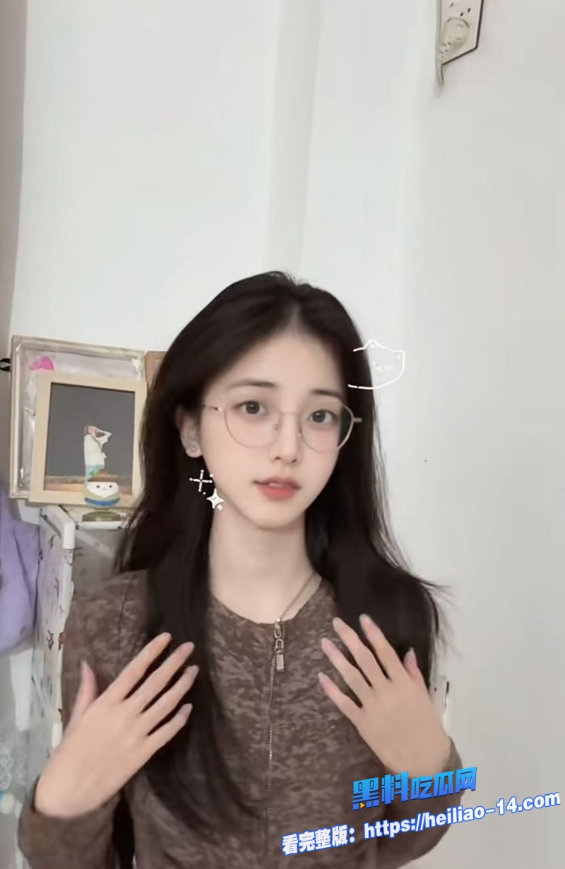 潜规则女秘书为提前转正深夜加班被禽兽老板按在床上强行内射2