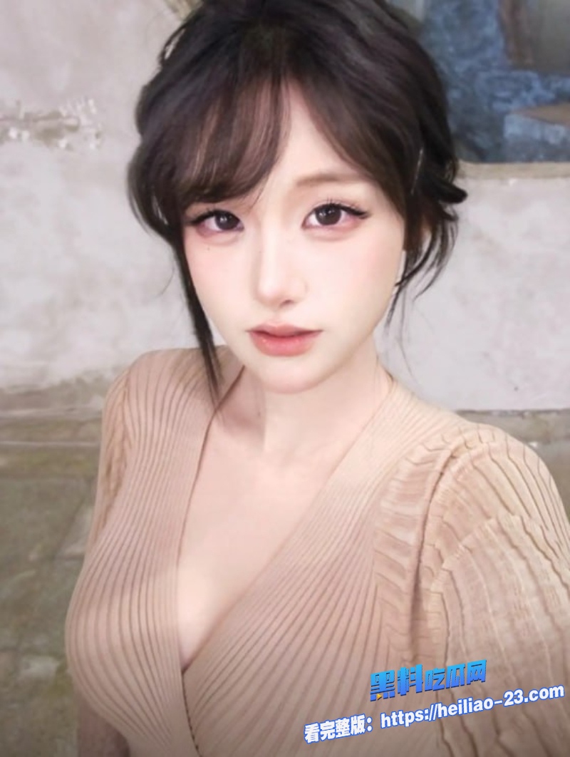 龟夫妓妻新玩法爆火嫖客当着老公面戴套猛操丈夫握手感受老婆高潮颤抖妥妥的极致羞辱感太变态了 2 龟夫妓妻新玩法爆火嫖客当着老公面戴套猛操丈夫握手感受老婆高潮颤抖妥妥的极致羞辱感太变态了 2