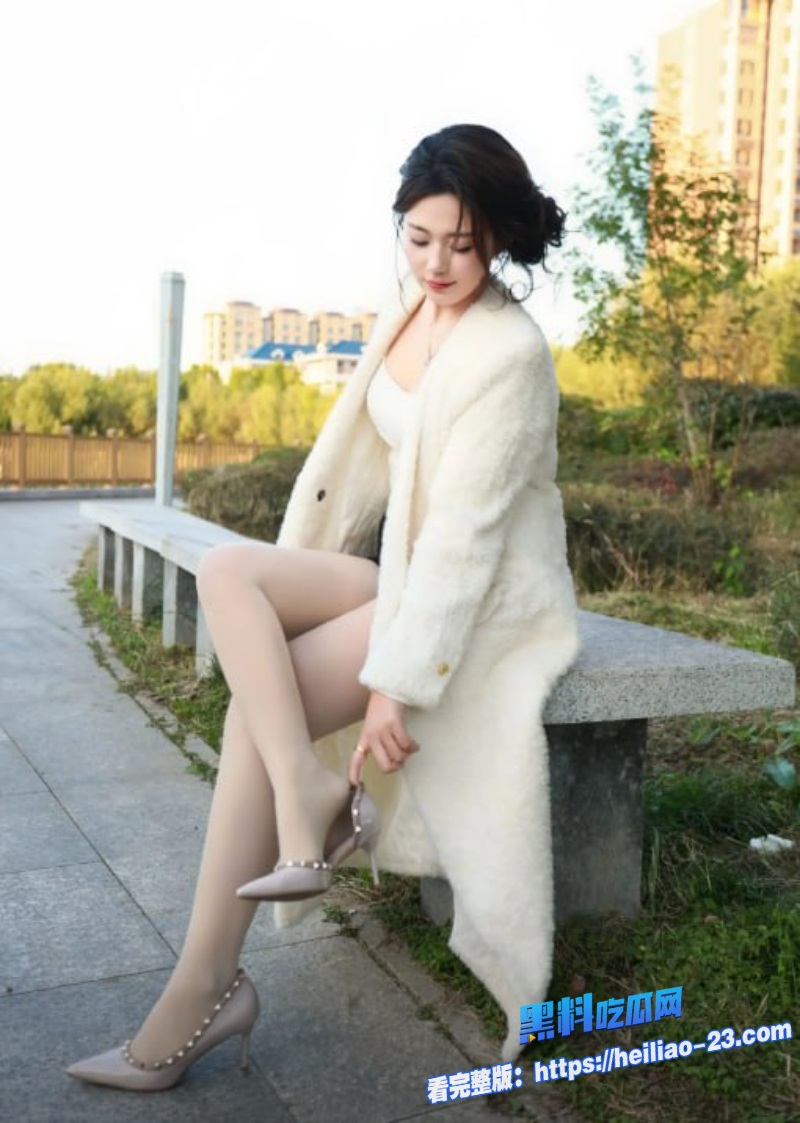 龟夫妓妻新玩法爆火嫖客当着老公面戴套猛操丈夫握手感受老婆高潮颤抖妥妥的极致羞辱感太变态了 4 龟夫妓妻新玩法爆火嫖客当着老公面戴套猛操丈夫握手感受老婆高潮颤抖妥妥的极致羞辱感太变态了 4