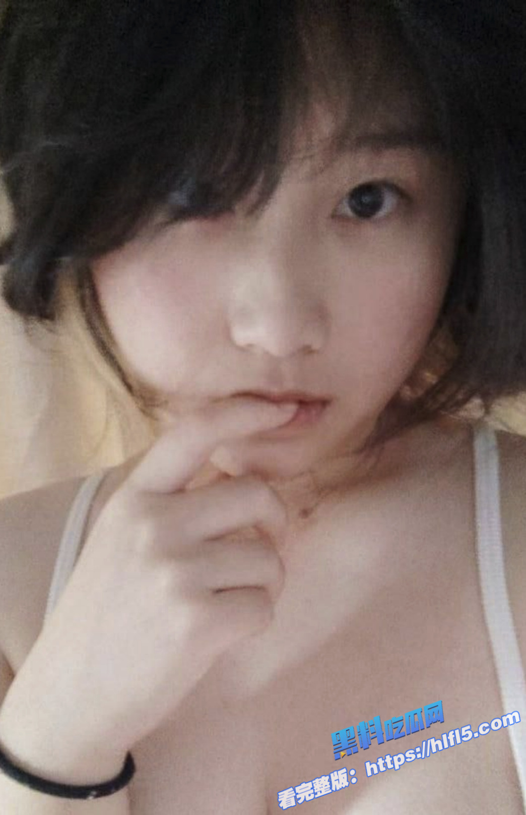 极品大奶高中生 发育的非常好 童颜巨乳坦克身材 奶之大双手握不下 自拍视频泄密！2