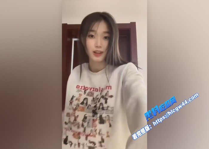 抖音反差小网红刘女神黑丝大长腿日常乖乖女和男友独处就是淫娃喜欢深喉大屌 图2WH700x500px