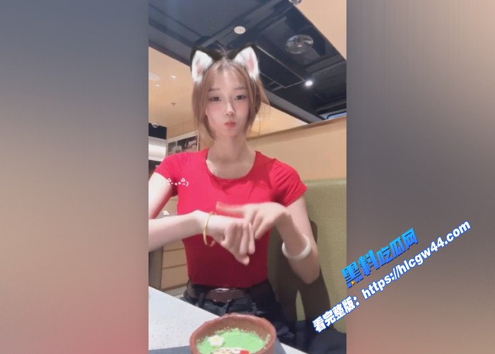 抖音反差小网红刘女神黑丝大长腿日常乖乖女和男友独处就是淫娃喜欢深喉大屌 图4WH700x500px