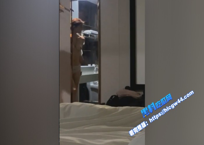 抖音反差小网红刘女神黑丝大长腿日常乖乖女和男友独处就是淫娃喜欢深喉大屌 图11WH700x500px