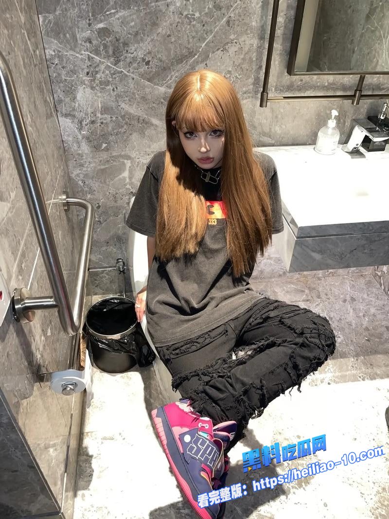菲律宾精神小妹pipi大尺度视频曝光4