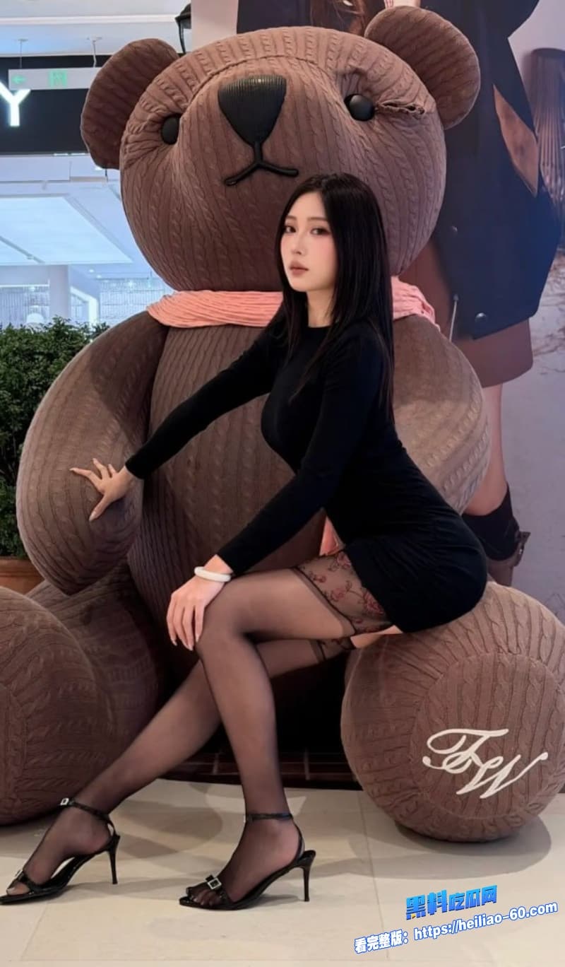 真实家庭乱伦黑丝丈母娘醉酒之后色女婿直接推倒狂干骚穴淫荡场面堪比真实AV现场5