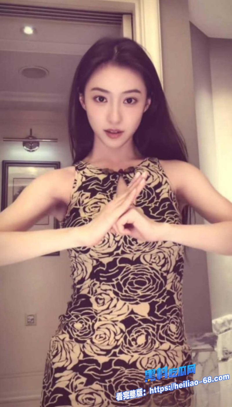 23岁当红小花胡连馨继裸聊事件后再爆15万天价陪睡不雅视频全网疯传3