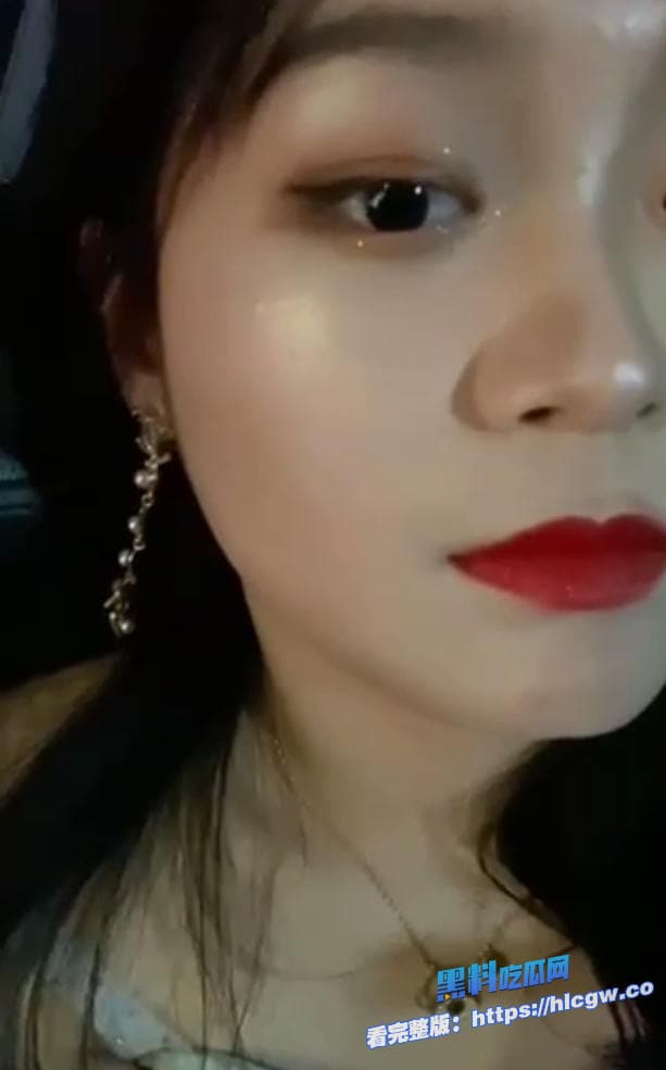 眼镜女照片