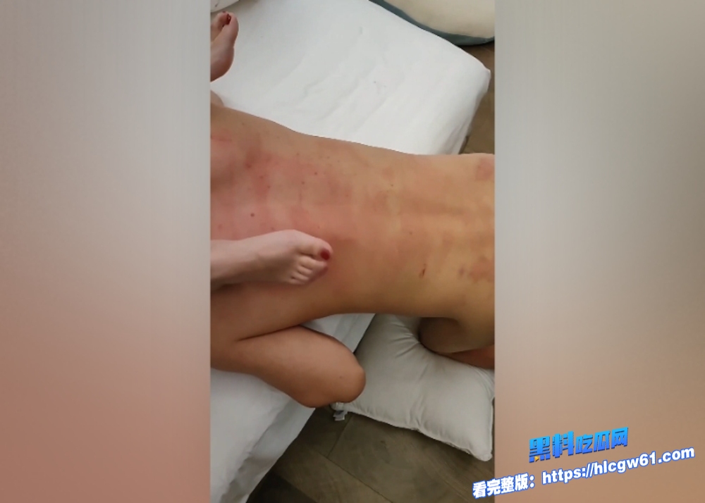 斯羽情侣主s调教羞辱绿帽奴口舌侍奉做爱舔结合处吃套套混合爱液爽的男奴边喝边流精 4 斯羽情侣主s调教羞辱绿帽奴口舌侍奉做爱舔结合处吃套套混合爱液爽的男奴边喝边流精 4