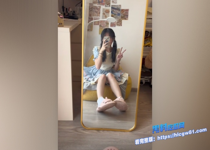 极品JK萝莉少女嫩妹小贾大尺度金主私拍自慰视频曝光白嫩稀疏无毛小穴一看使用次数少之又少太嫩了 图3
