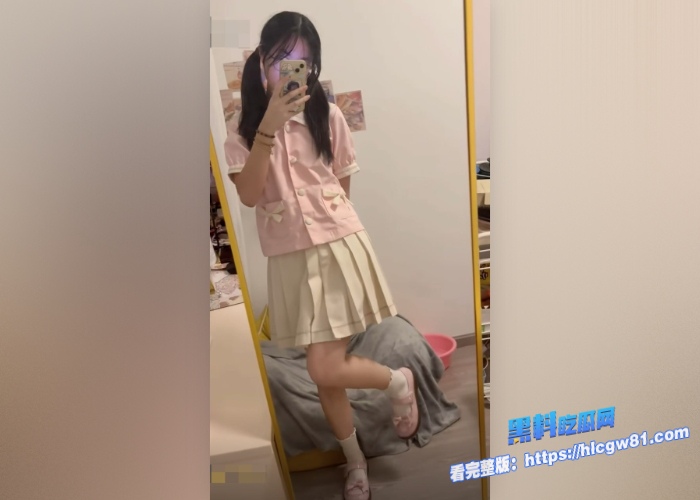 极品JK萝莉少女嫩妹小贾大尺度金主私拍自慰视频曝光白嫩稀疏无毛小穴一看使用次数少之又少太嫩了 图6