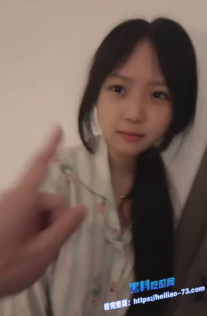 抖音网红湿妹刚满18岁清纯反差太骚被大鸡巴干到哭喊求饶太刺激1