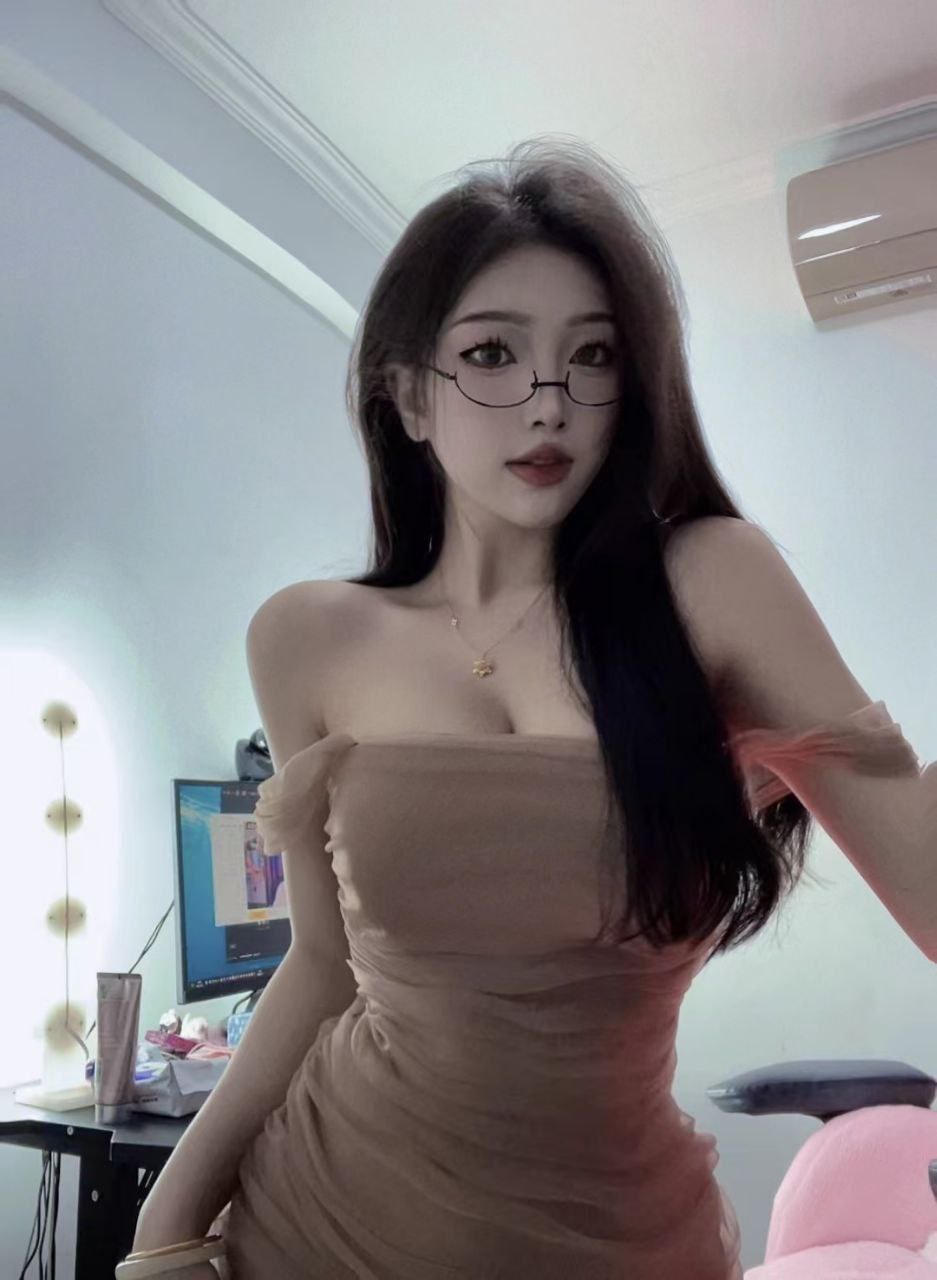 VV星球高颜值女主播生活照