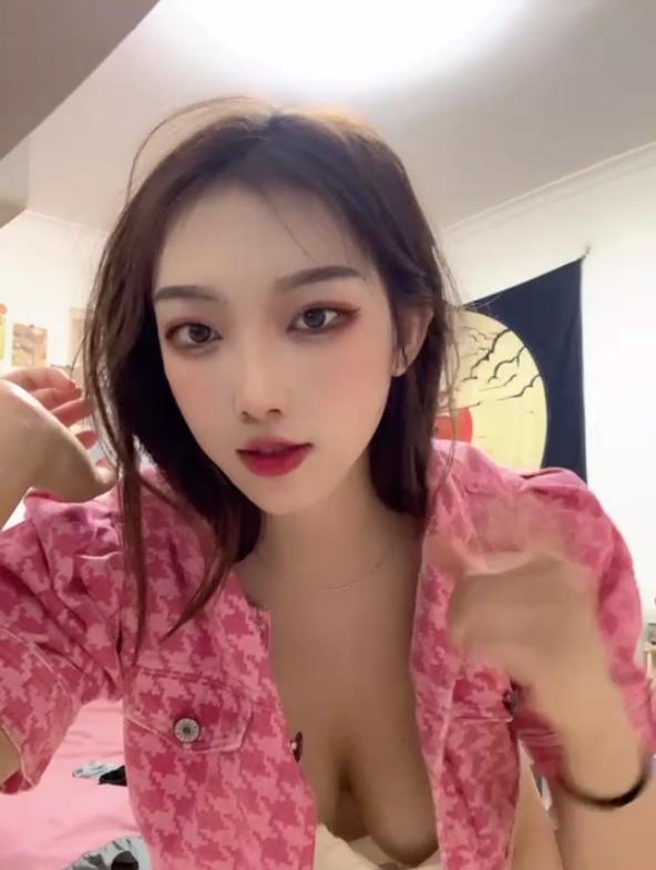 VV星球高颜值女主播裸照