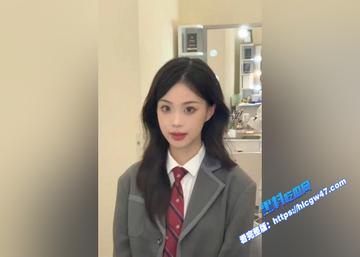广西艺术学院校花 邓乐颖 被金主包养调教 长着娃娃脸给金主口交 表情太淫荡了3