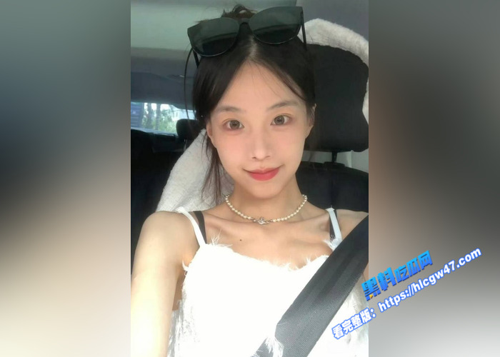 广西艺术学院校花 邓乐颖 被金主包养调教 长着娃娃脸给金主口交 表情太淫荡了9