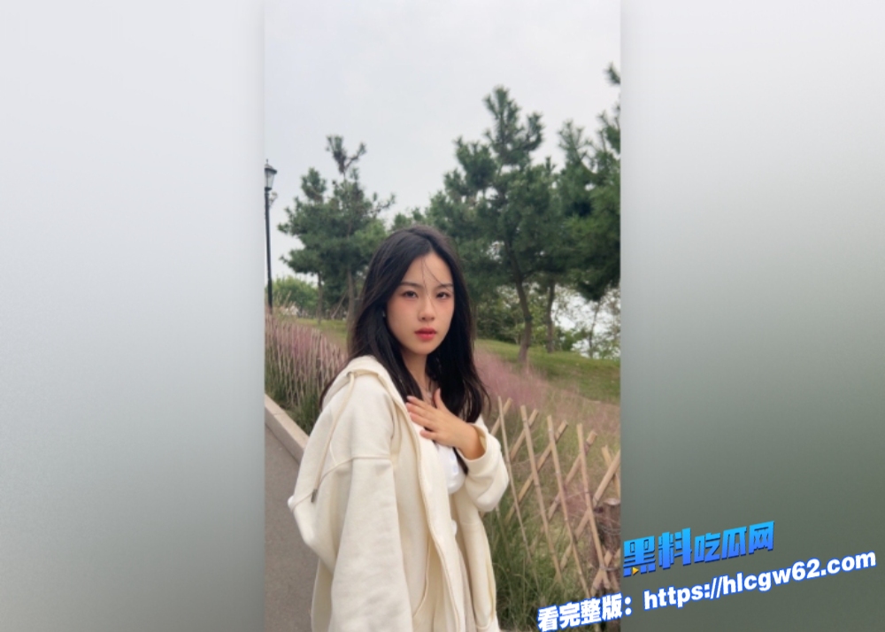 高冷气质女大学生和男友外出旅游网盘自拍性爱视频泄露在出租屋里被各种玩弄爆操妹子超级喜欢口技吃鸡喜欢被中出的感觉 1