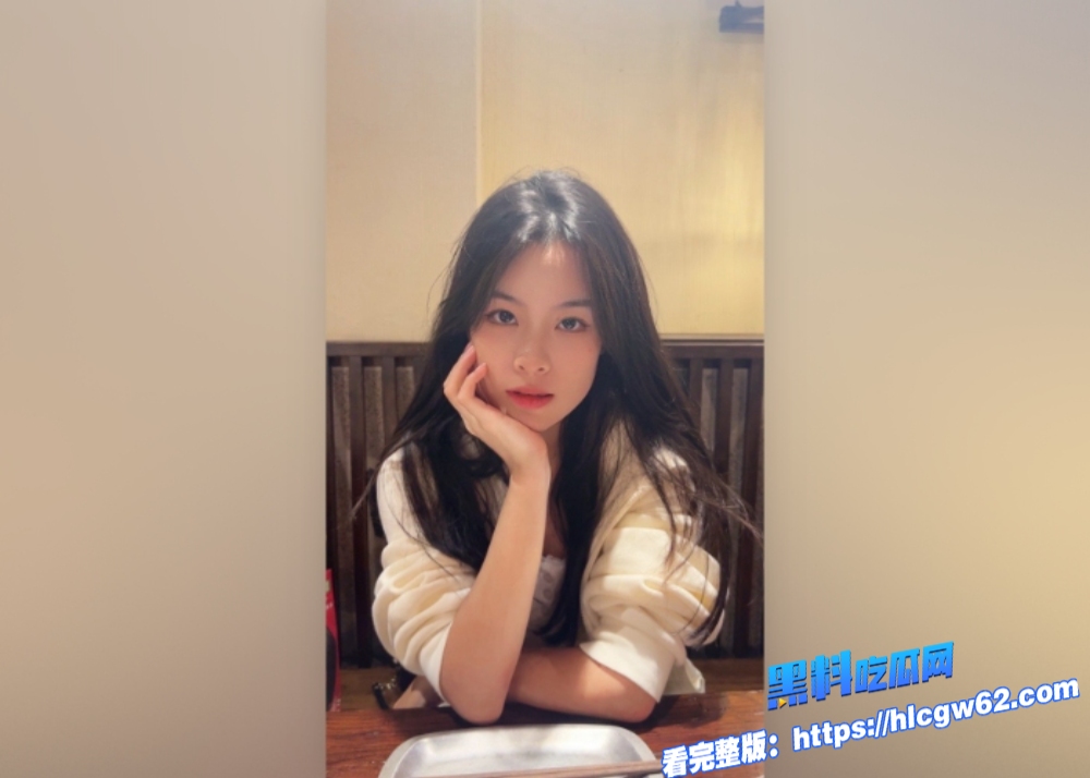 高冷气质女大学生和男友外出旅游网盘自拍性爱视频泄露在出租屋里被各种玩弄爆操妹子超级喜欢口技吃鸡喜欢被中出的感觉 2