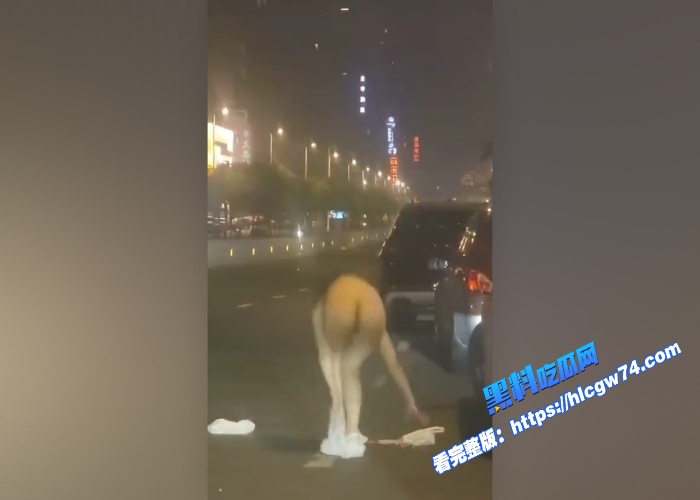 富二代金主包养的模特闹情绪当街吵架妹子情绪激动当街就开始脱衣服情绪特别不稳定拦都拦不住完整版视频流出身材无敌 图10