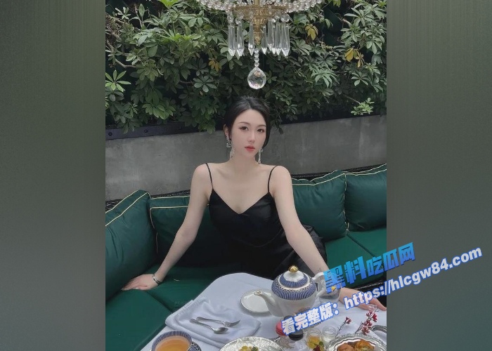性感符文战士下海直播视频曝光包养小鲜肉5